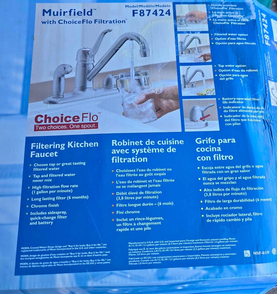 Moen Kitchen Faucet with sprayer