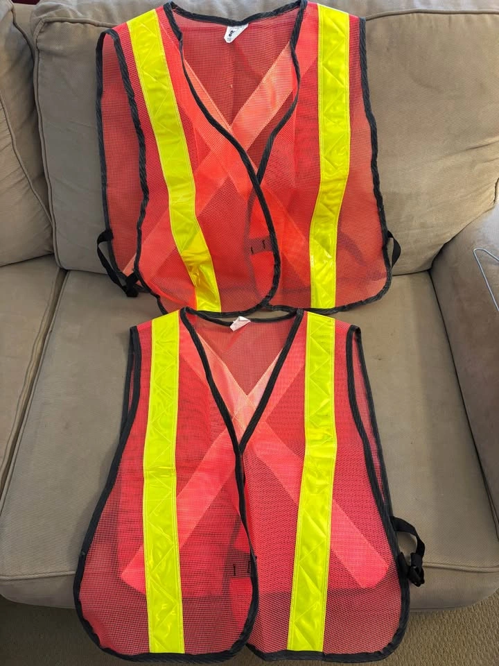 Set of 2 High-Visibility Mesh Safety Vests - photo 3
