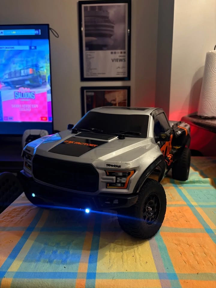 RC Traxxas Ford F-150 Raptor Truck – Upgraded + Battery & Charge - photo 2