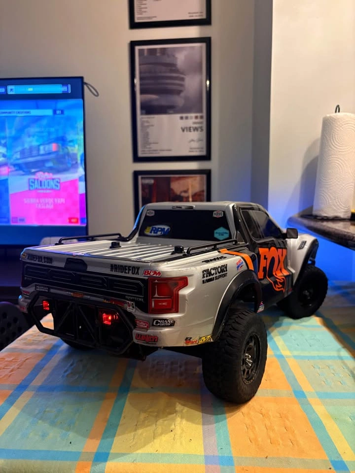 RC Traxxas Ford F-150 Raptor Truck – Upgraded + Battery & Charge - photo 3