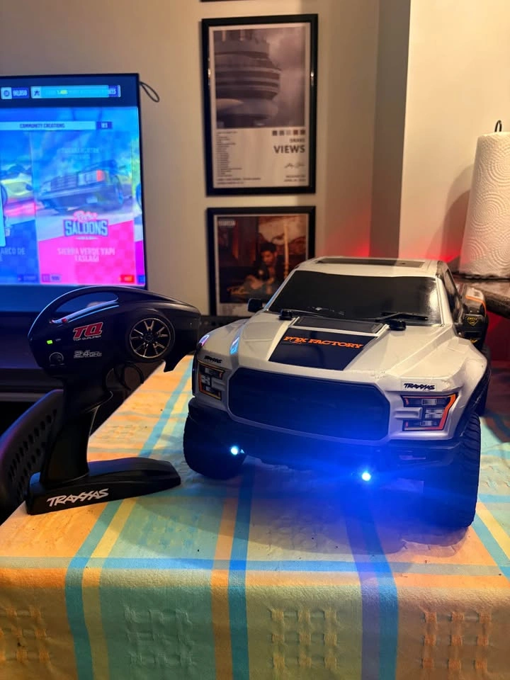 RC Traxxas Ford F-150 Raptor Truck – Upgraded + Battery & Charge - photo 5