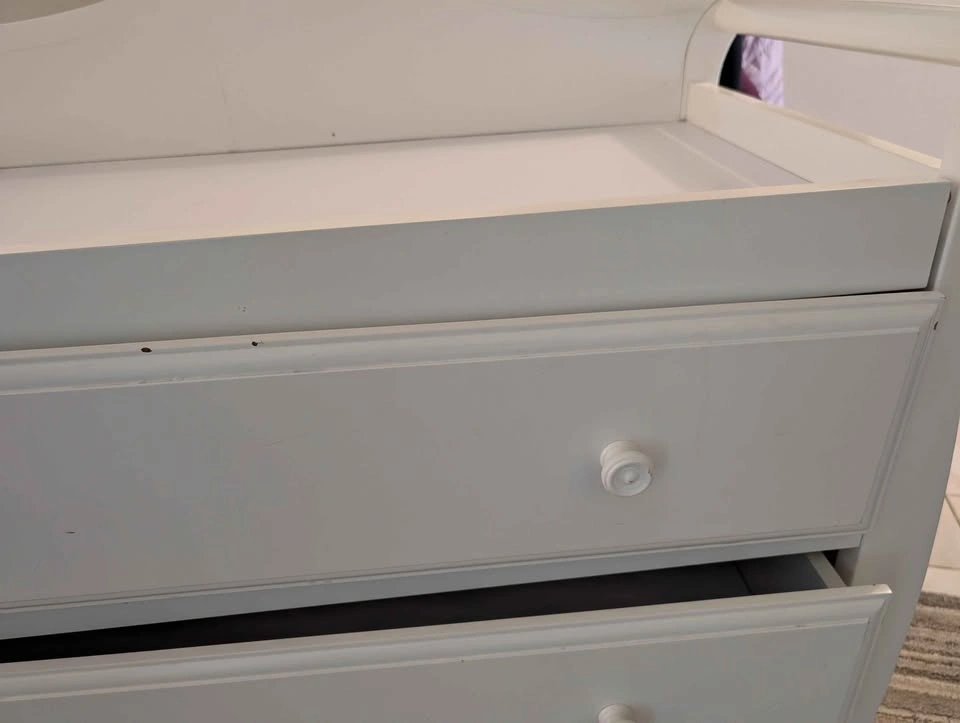 Dresser/Chest with change pad - photo 3