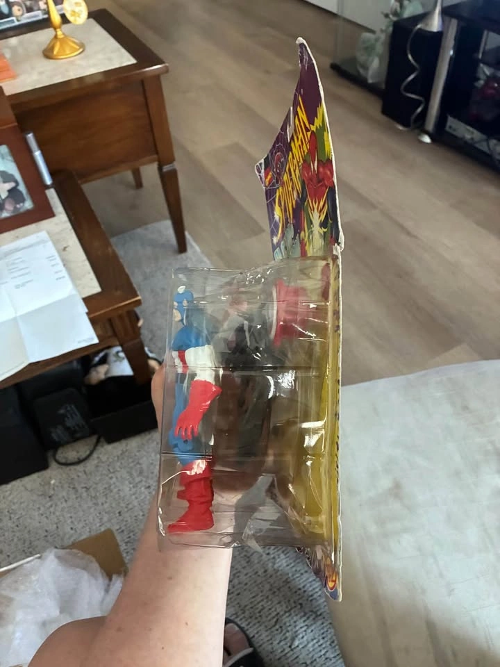 1997 Toy Biz Spider-Man: Electro-Spark Captain America - photo 3
