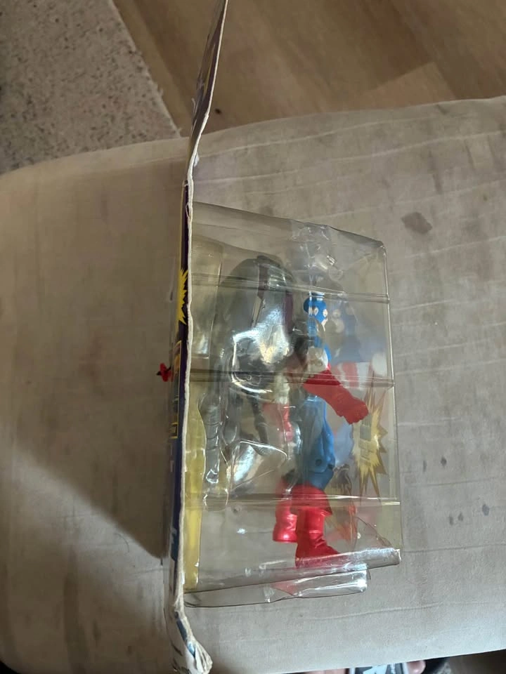 1997 Toy Biz Spider-Man: Electro-Spark Captain America - photo 4