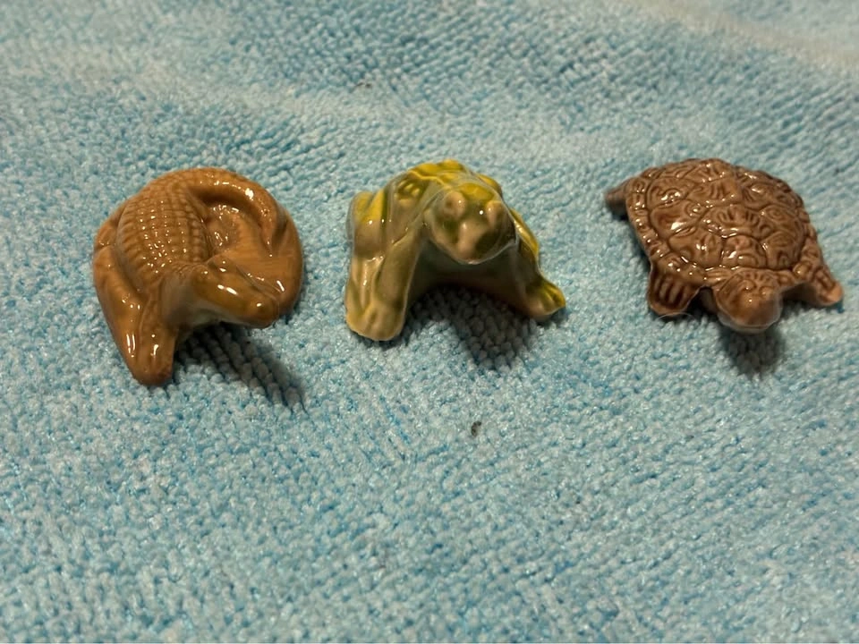 Vintage Wade Whimsies Red Rose Tea Figurines-Large Lot of 32 - photo 5