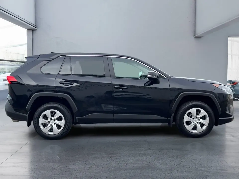 2025 Toyota RAV4 LE AWD - photo 3