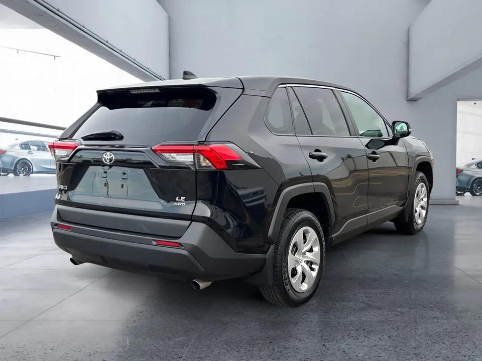 2025 Toyota RAV4 LE AWD - photo 4
