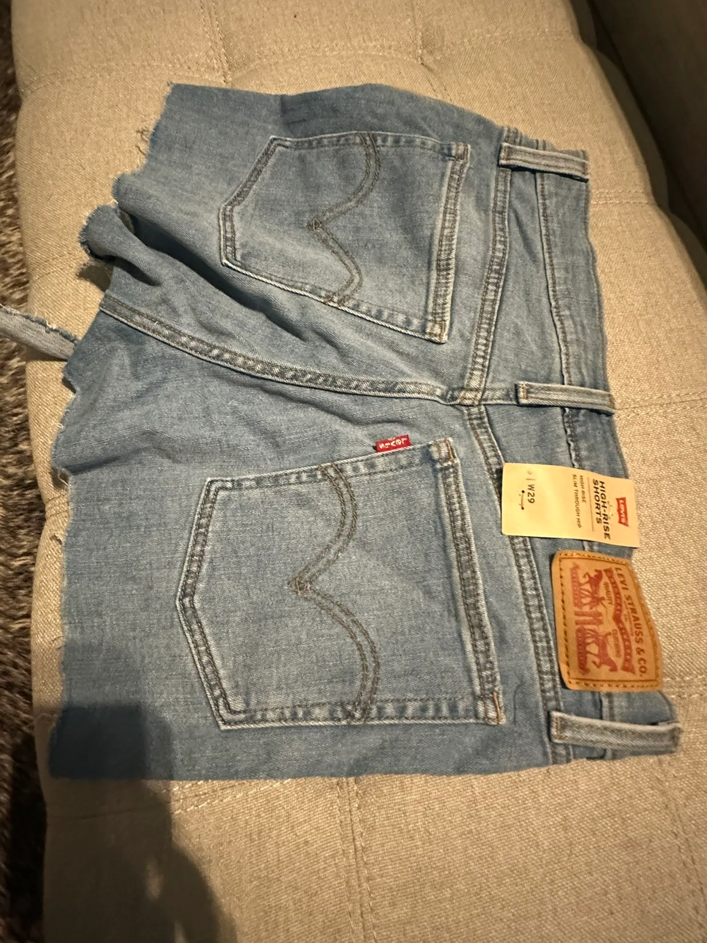 Women’s Shorts LEVI image indicator(3)