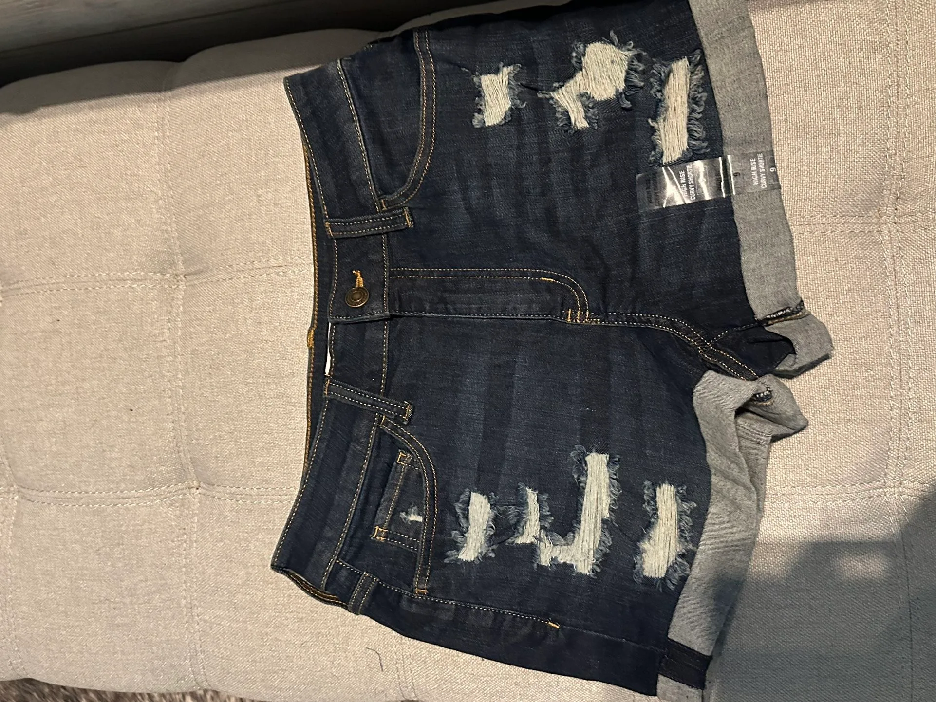 Women’s Shorts thumbnail