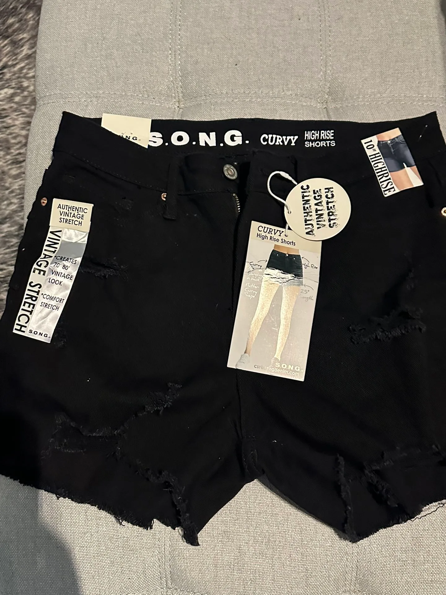 Women's Shorts thumbnail