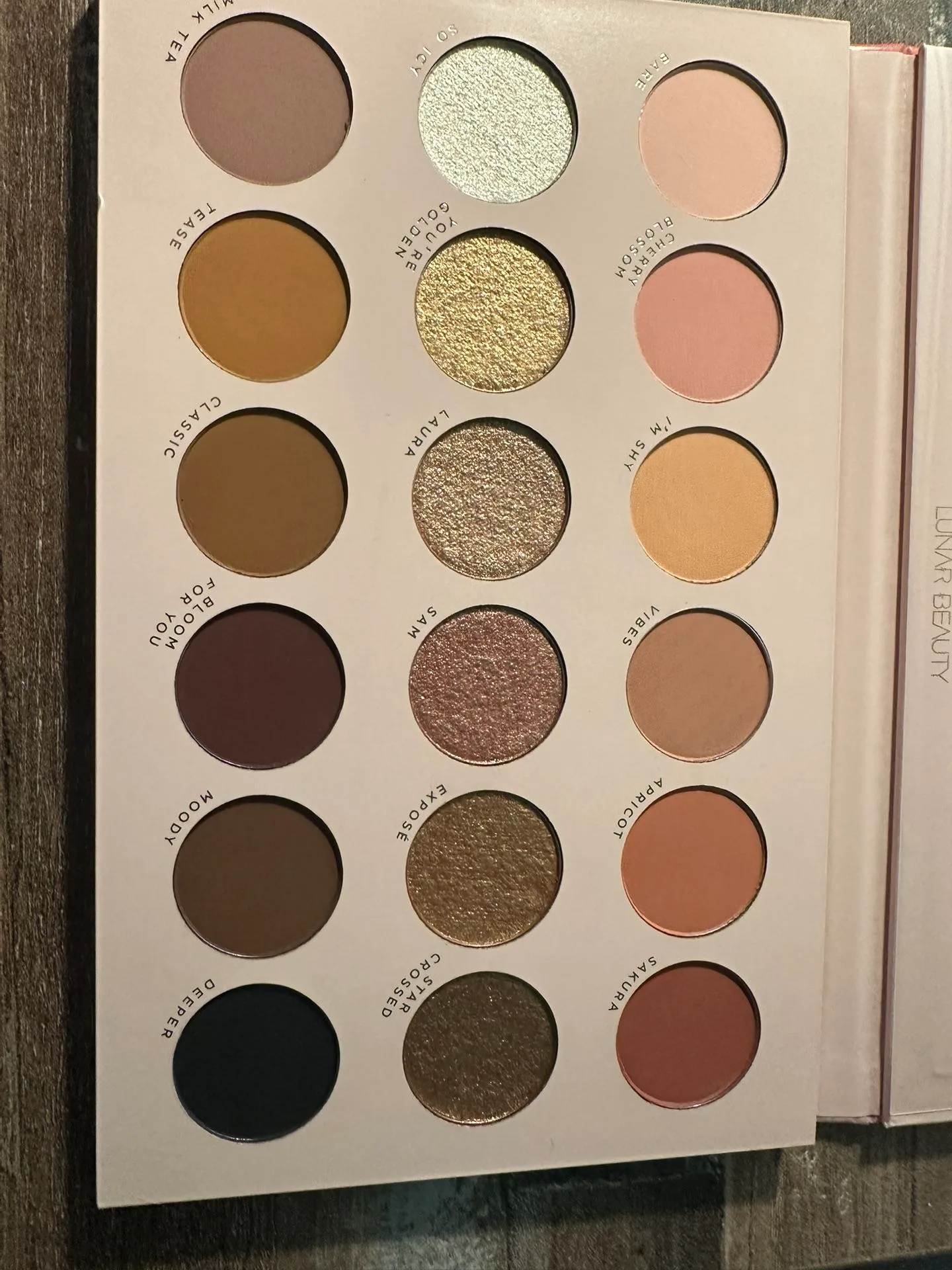 Lunar Beauty Palette image indicator(2)