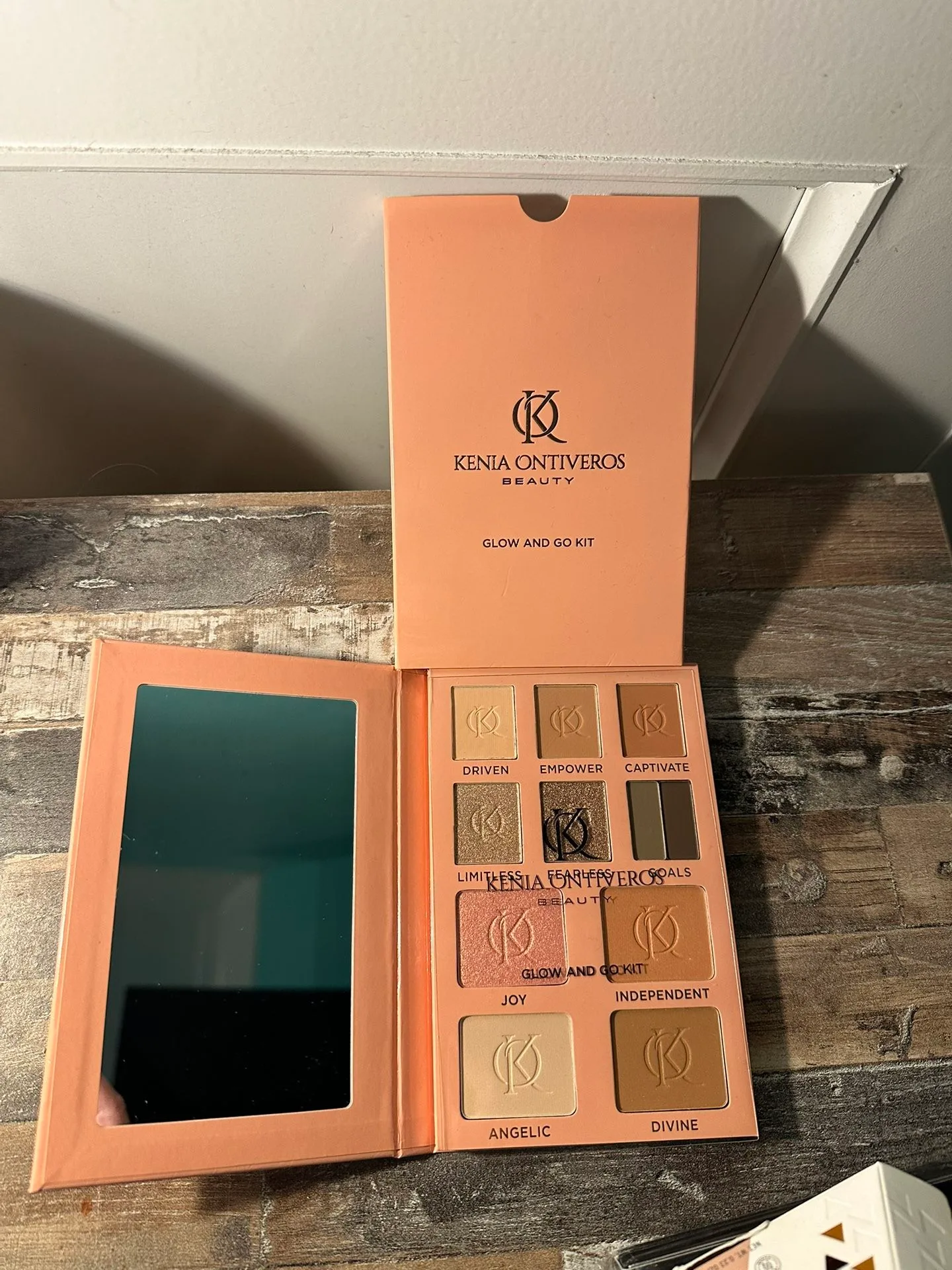 kenia ontiveros Palette thumbnail