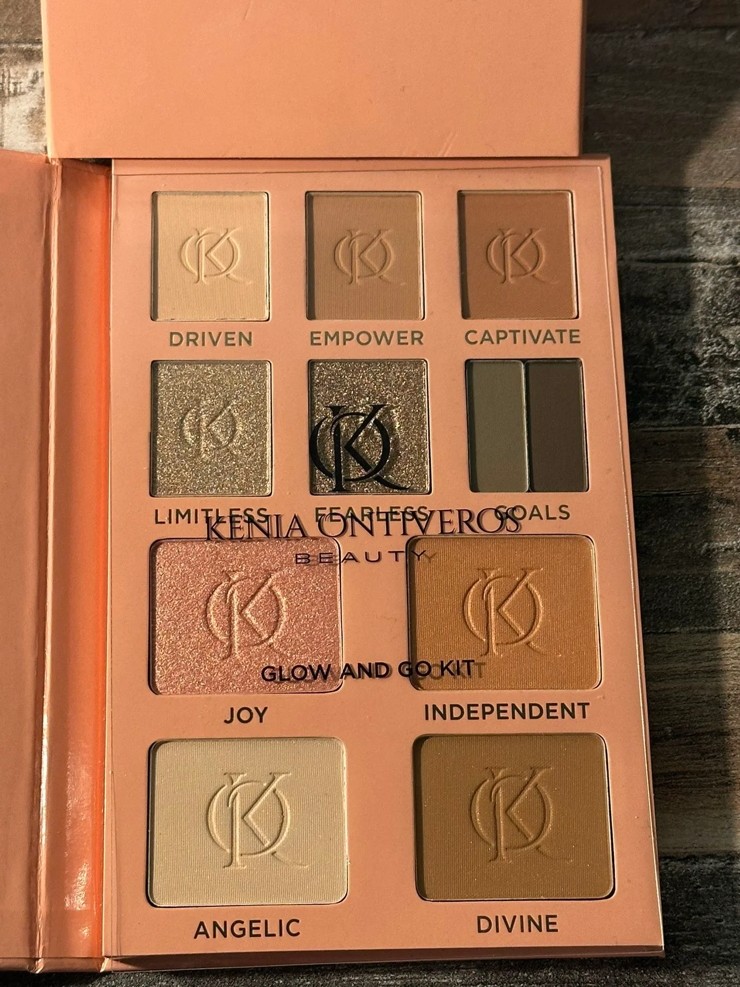 kenia ontiveros Palette image indicator(2)