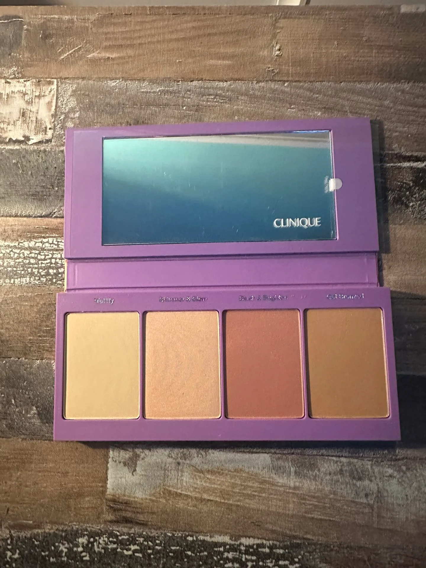 Clinique Glow To Go Pallet image indicator(2)
