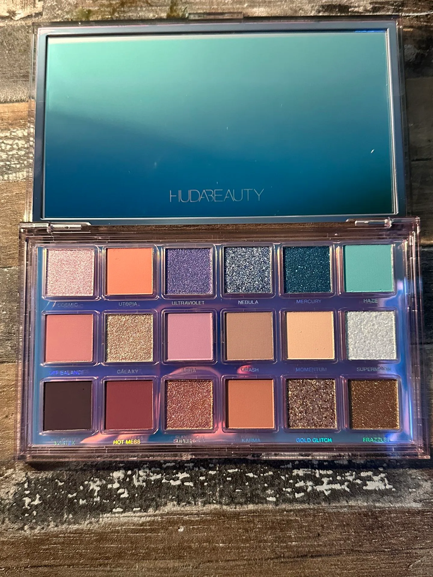 Mercury Retrograde Eyeshadow by HUDA BEAUTY image indicator(2)