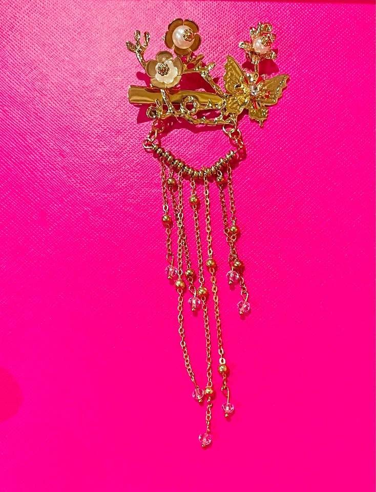 Gold-Toned Floral and Butterfly Tassel Hair Clip