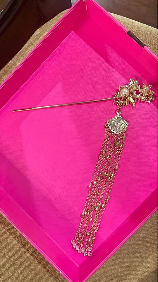 Goldfish Tassel Hair Stick