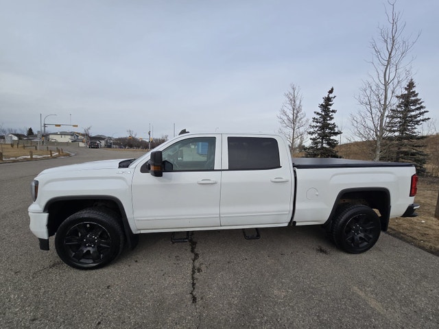 2017 GMC Sierra 1500 Crew Cab 4x4 - 5.3 V8