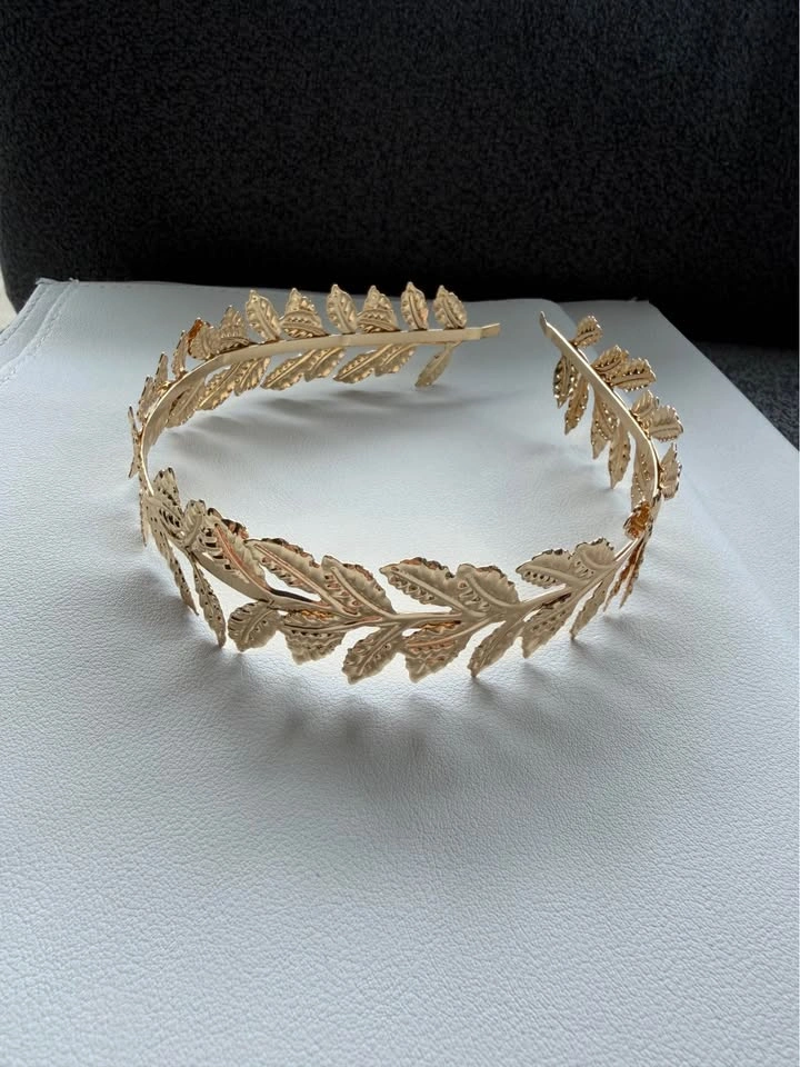 Beautiful vintage style queen Gold Laurel Leaf Headband - photo 2