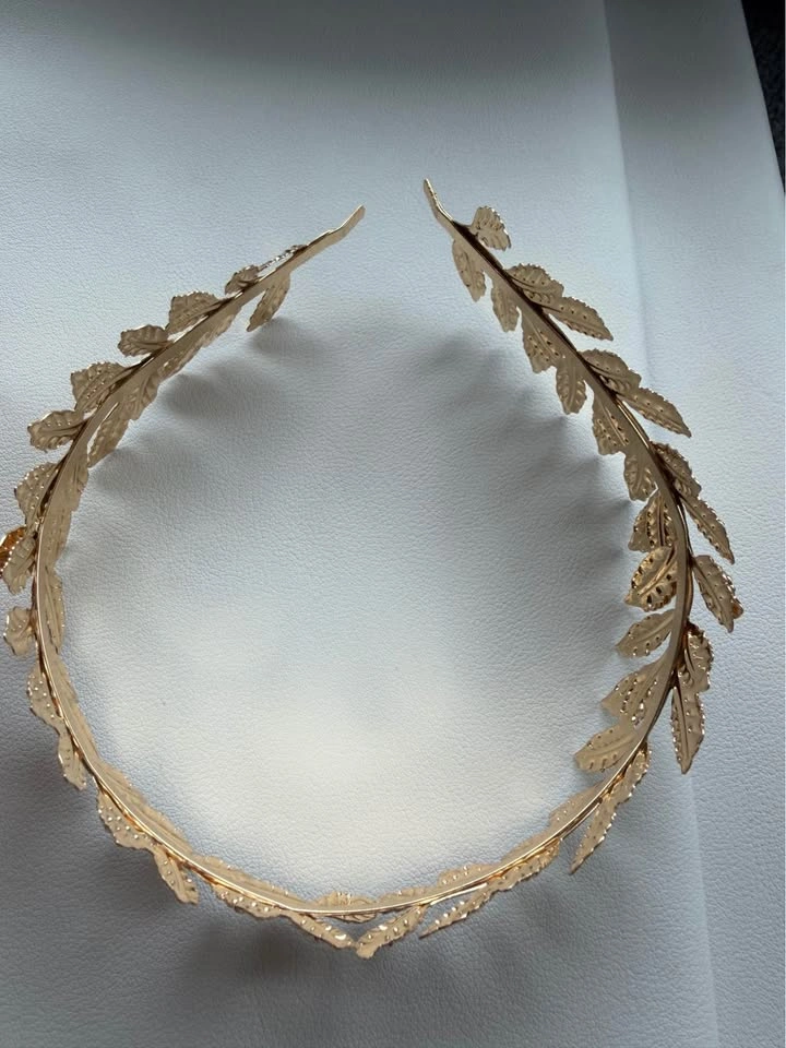 Beautiful vintage style queen Gold Laurel Leaf Headband - photo 3