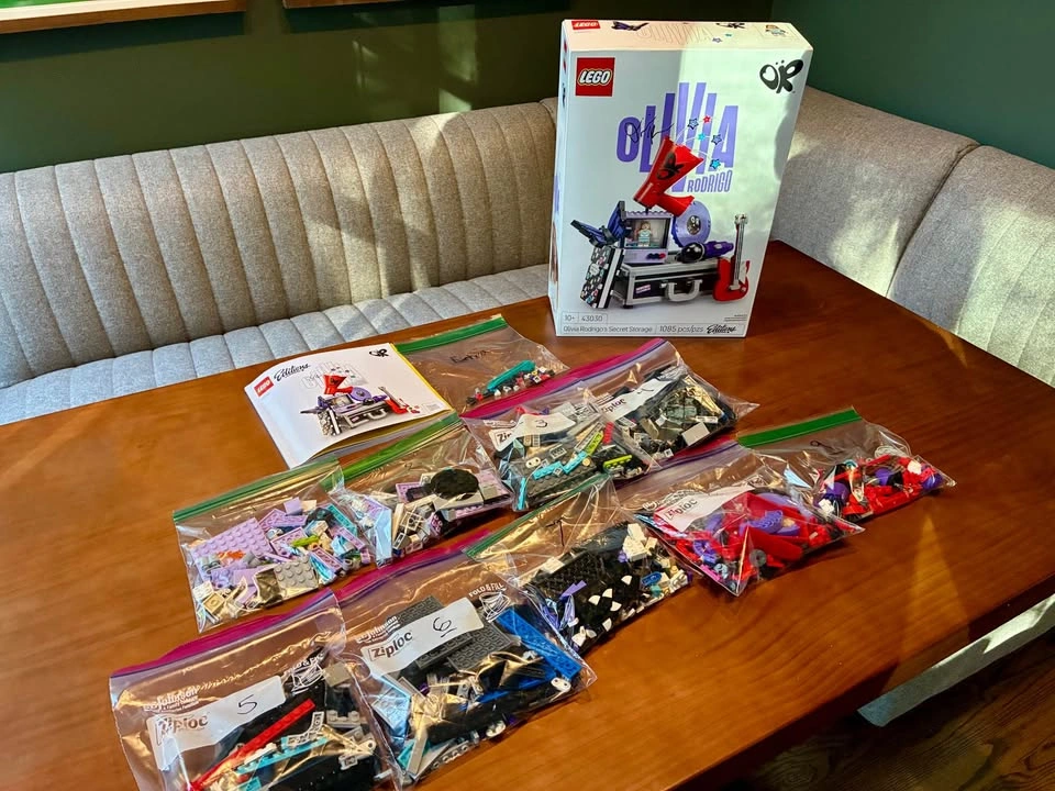 LEGO Olivia Rodrigo’s Secret Storage 43030 – Complete w/ Box & I - photo 2