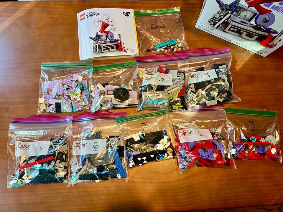 LEGO Olivia Rodrigo’s Secret Storage 43030 – Complete w/ Box & I - photo 3