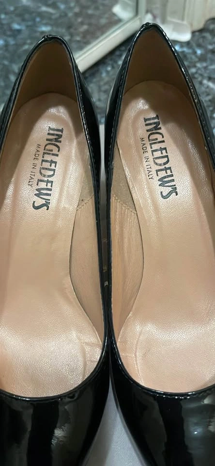 Ingledew's Black Patent Leather Pumps - photo 2