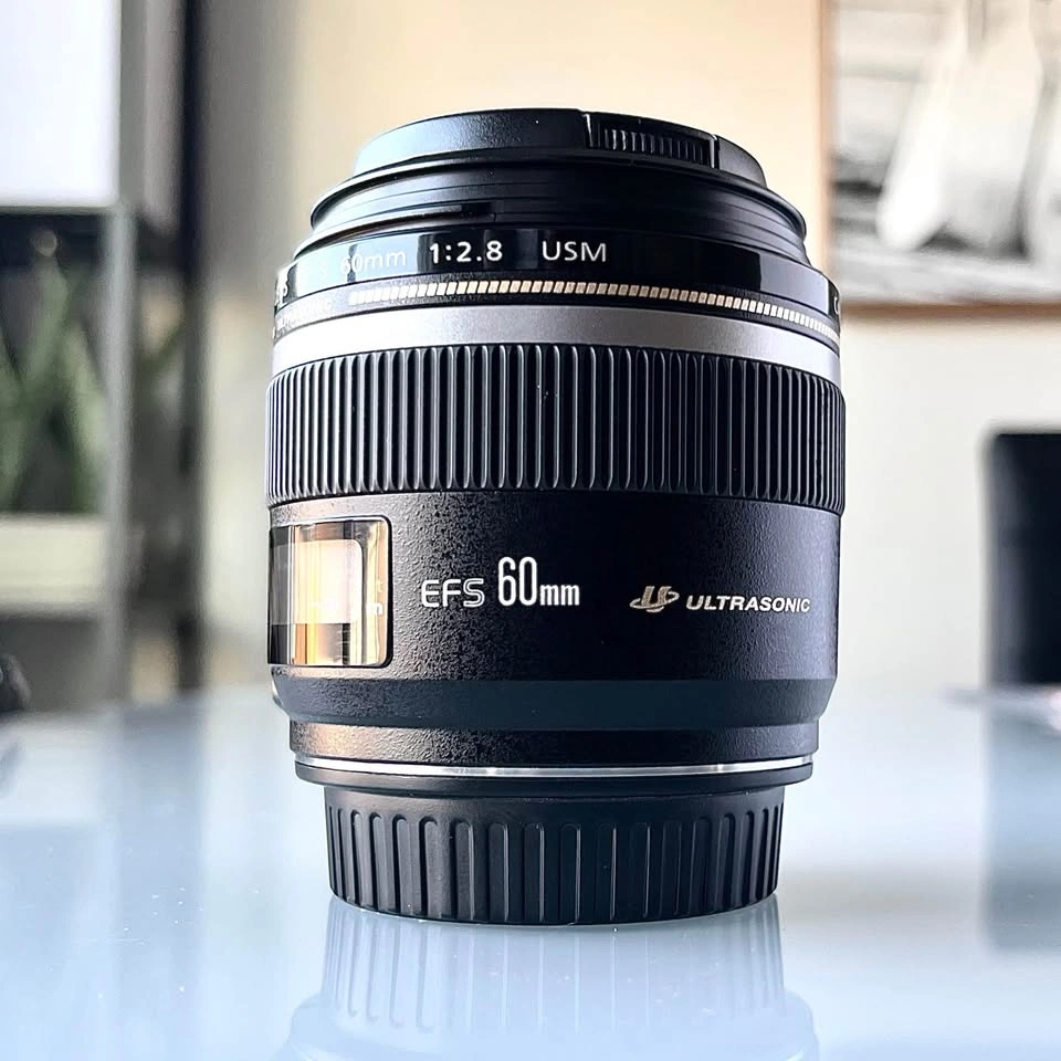 Canon EF-S 60mm f/2.8 Macro USM Lens - photo 2