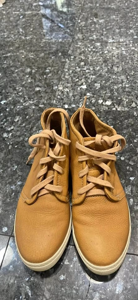 Women’s Cougar Leather Chukka Boots