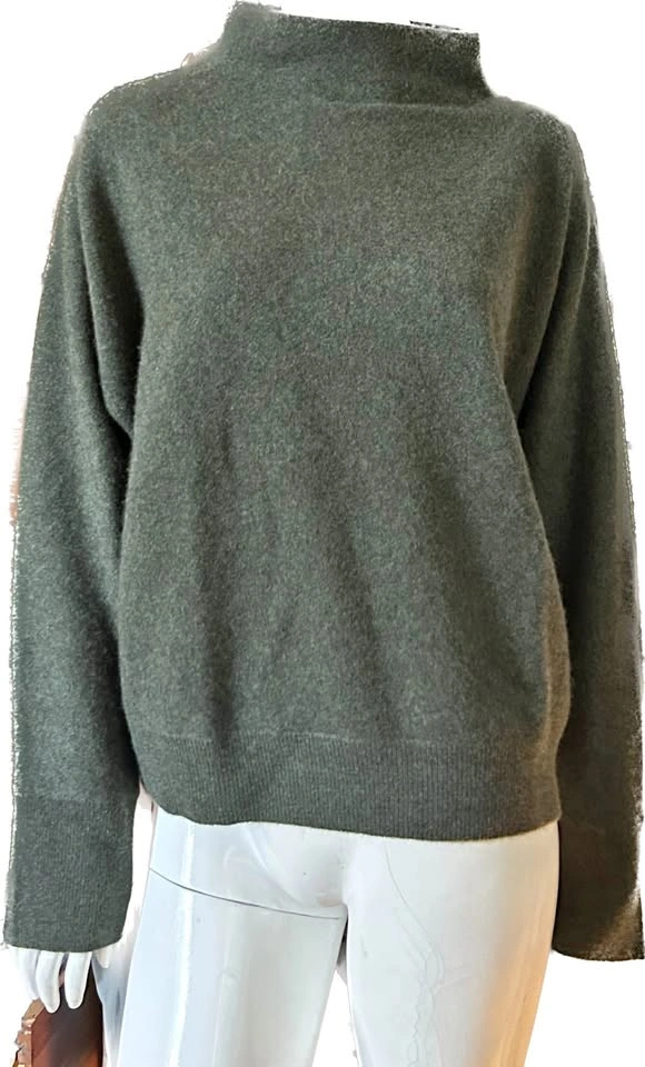 100% Cashmere sweater by Tahari