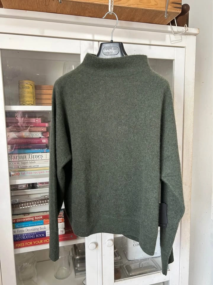 100% Cashmere sweater by Tahari - photo 3