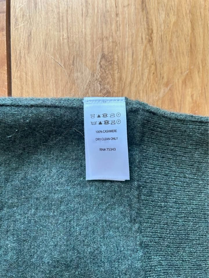 100% Cashmere sweater by Tahari - photo 5