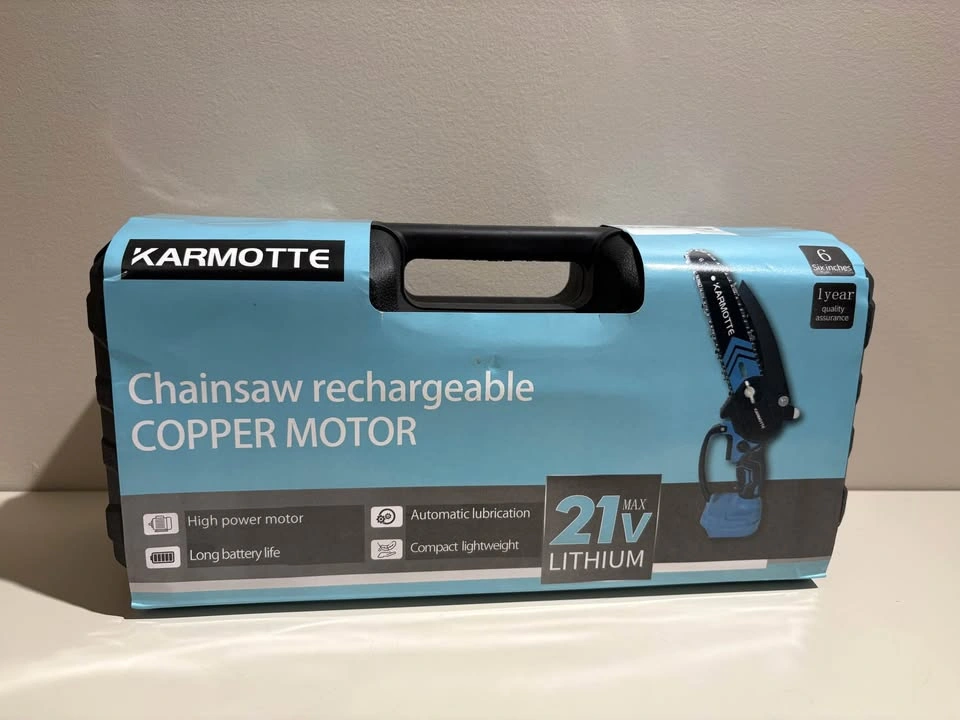 Portable chain saw with 2 batteries and case - photo 5