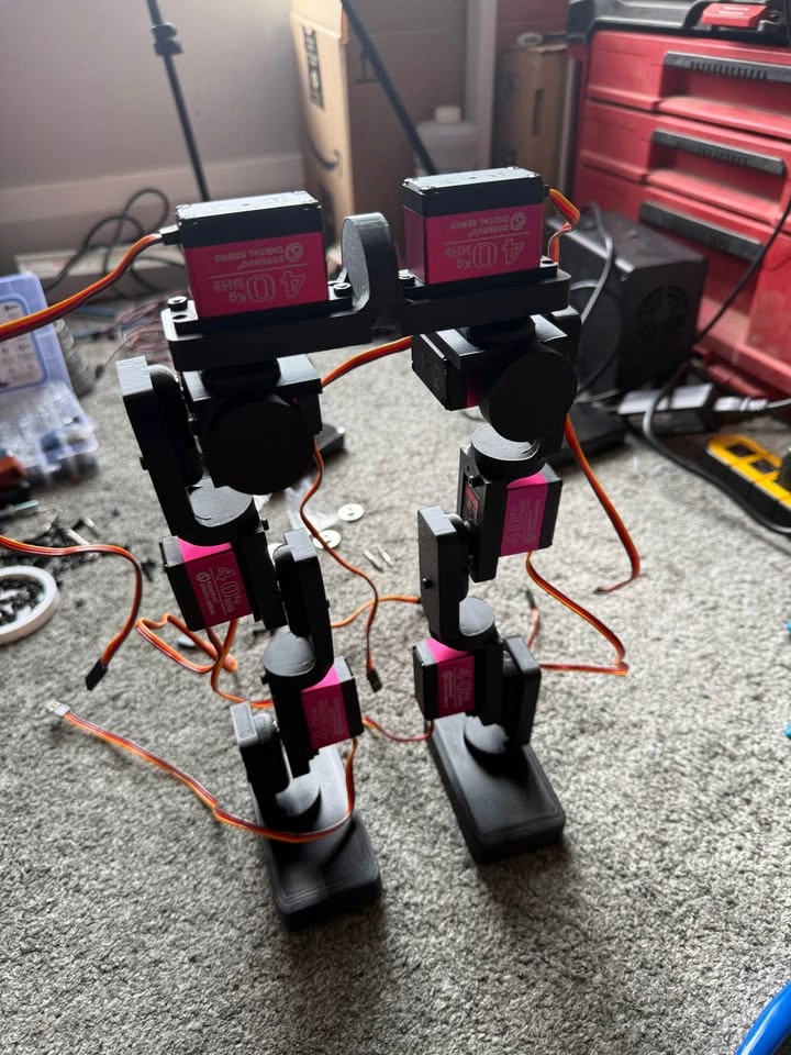Humanoid robot legs for sale with servos no battery or computer - photo 2