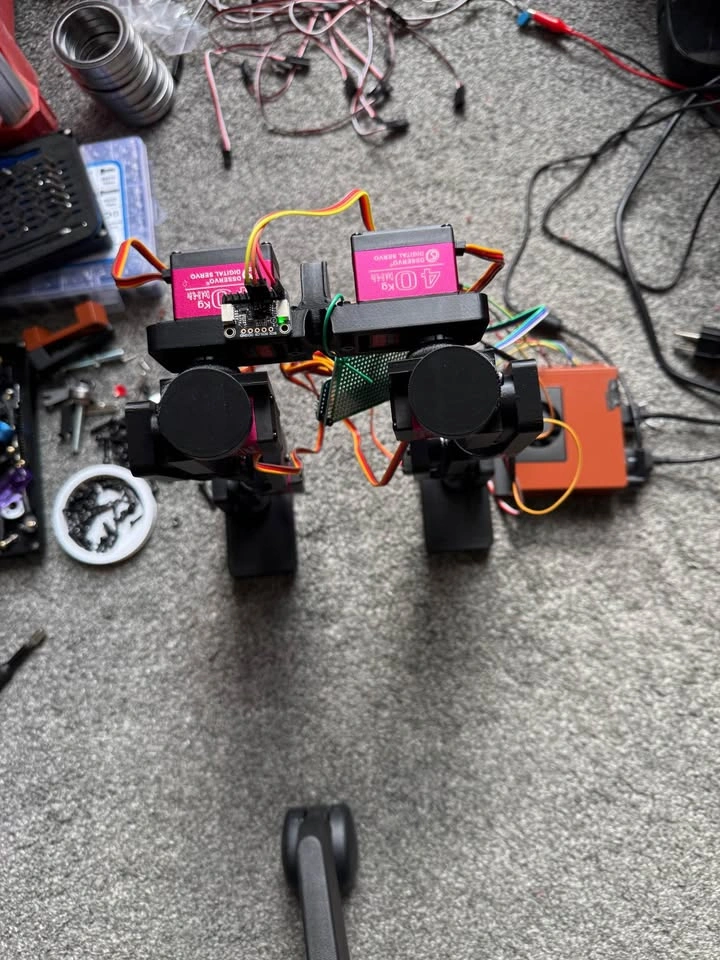 Humanoid robot legs for sale with servos no battery or computer - photo 5