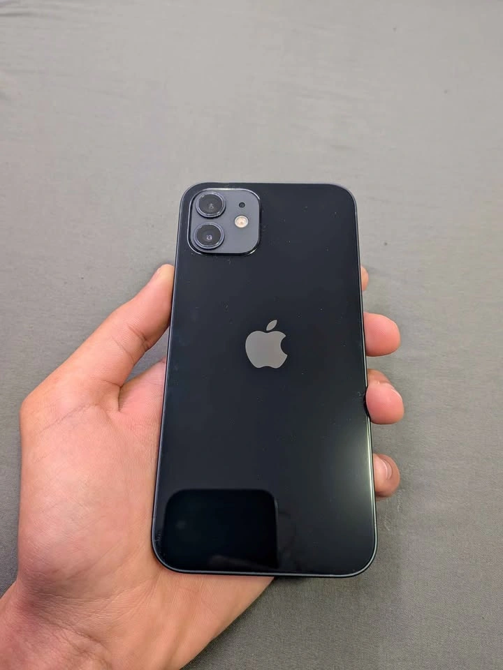 iPhone 12 64GB - Black - Unlocked - photo 2