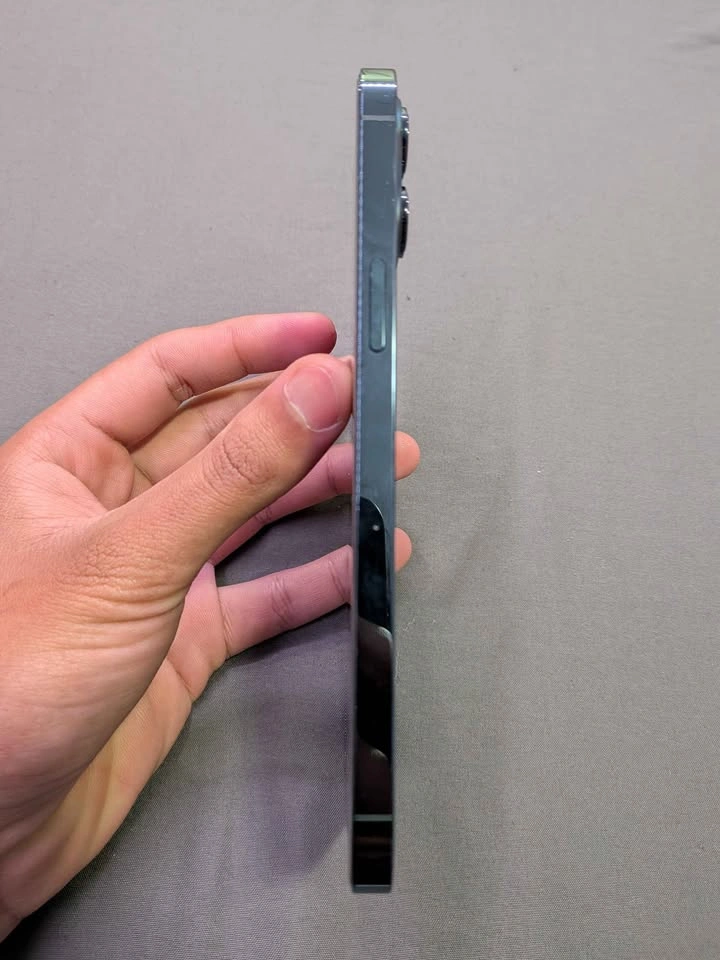 iPhone 12 Pro Max 256GB – Pacific Blue – Unlocked - photo 4