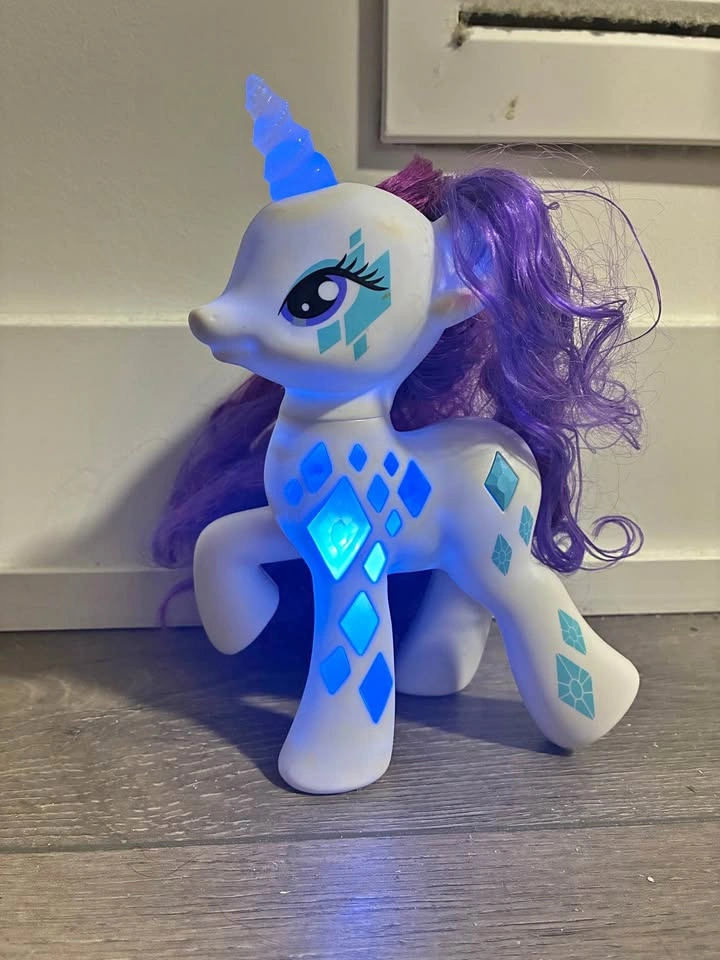 My Little Pony Cutie Mark Magic Glamor Glow Rarity