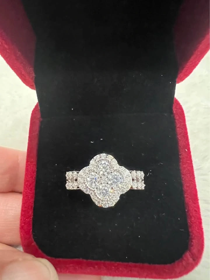 Dazzling Clover Halo Moissanite diamonds Ring Size 8 - photo 2