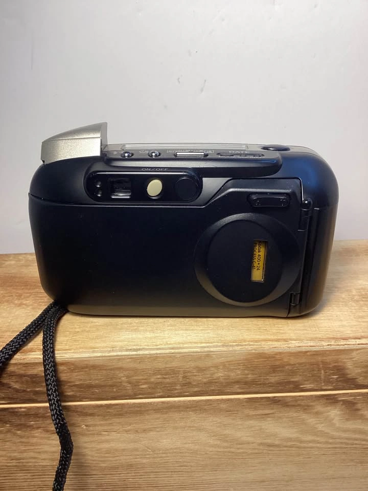 Minolta 75W Film Camera – Excellent Condition - photo 3
