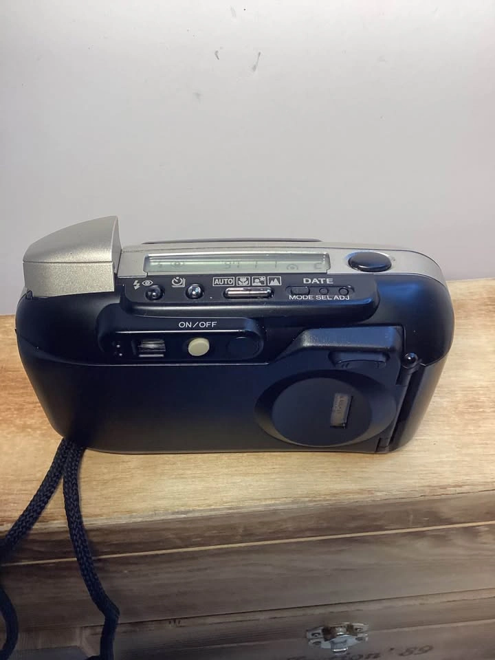 Minolta 75W Film Camera – Excellent Condition - photo 4
