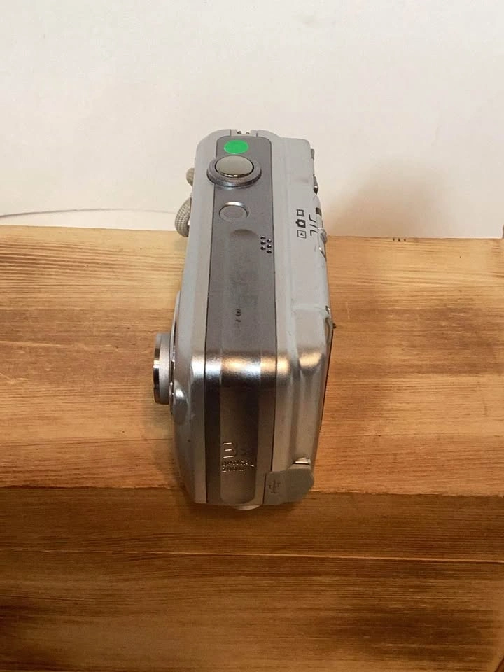Sony Cyber-shot DSC-S600 6.0MP Digital Camera - photo 2