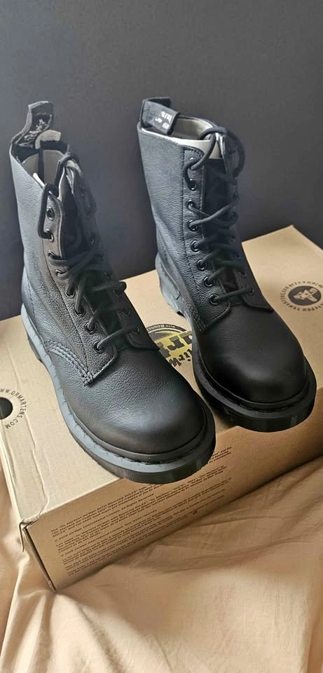 NEW IN BOX Rare Dr Martens 1460 Mono Virginia boots sz 6