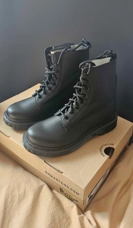 NEW IN BOX Rare Dr Martens 1460 Mono Virginia boots sz 6 - photo 2