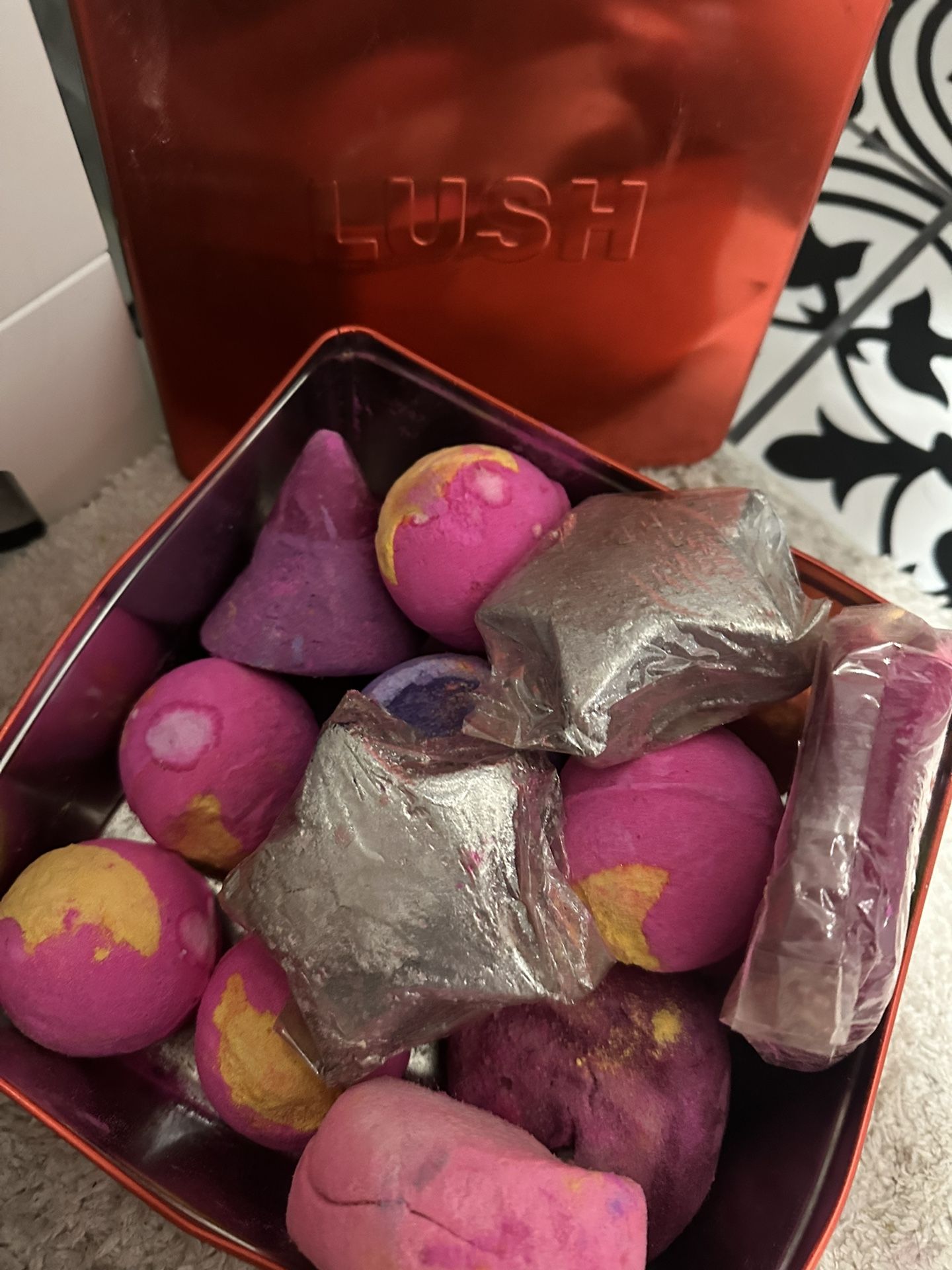 Lush Bath Bombs - photo 2