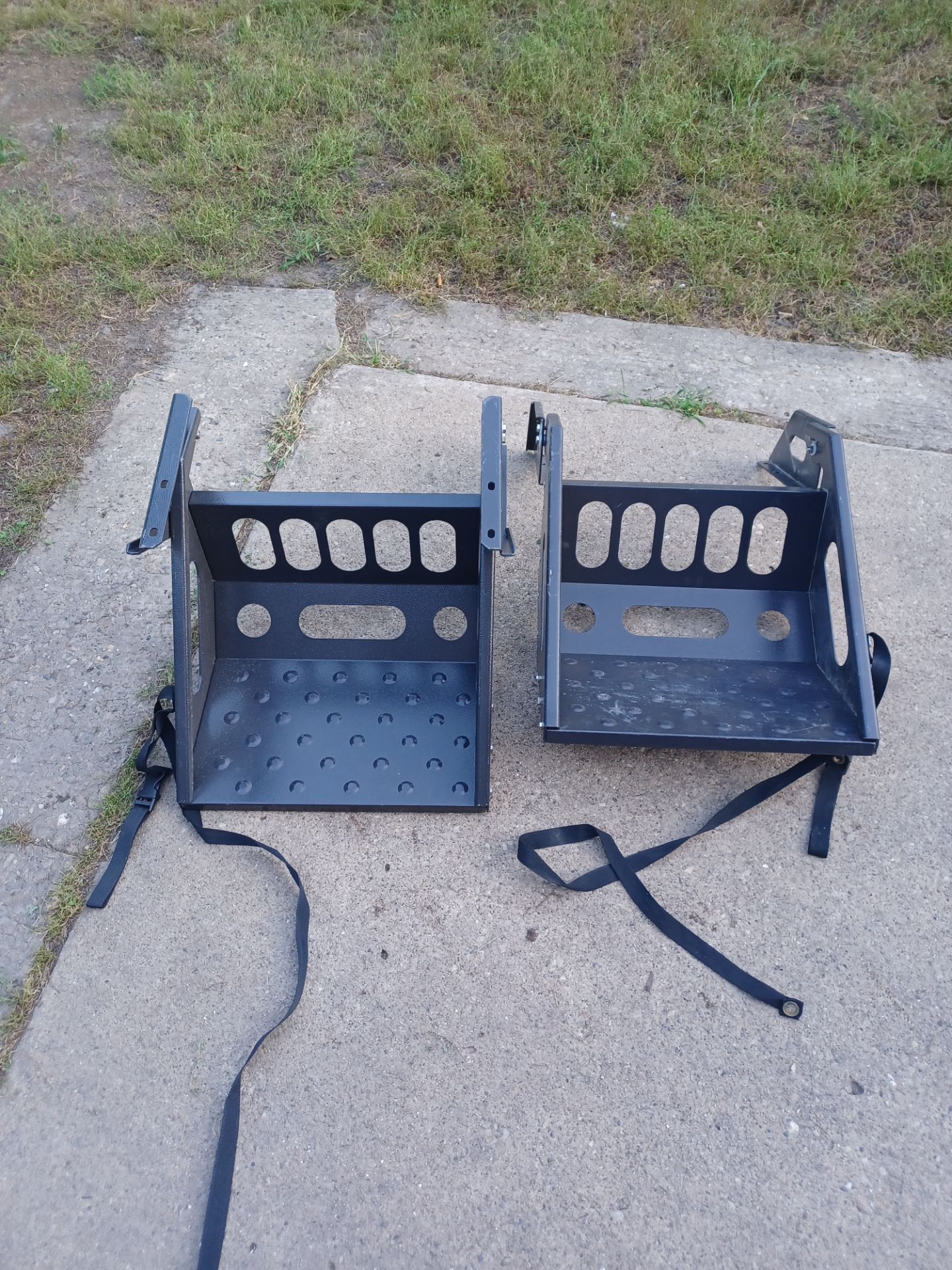 Lightly used trailer folding steps qty 2 conqueror uev-490