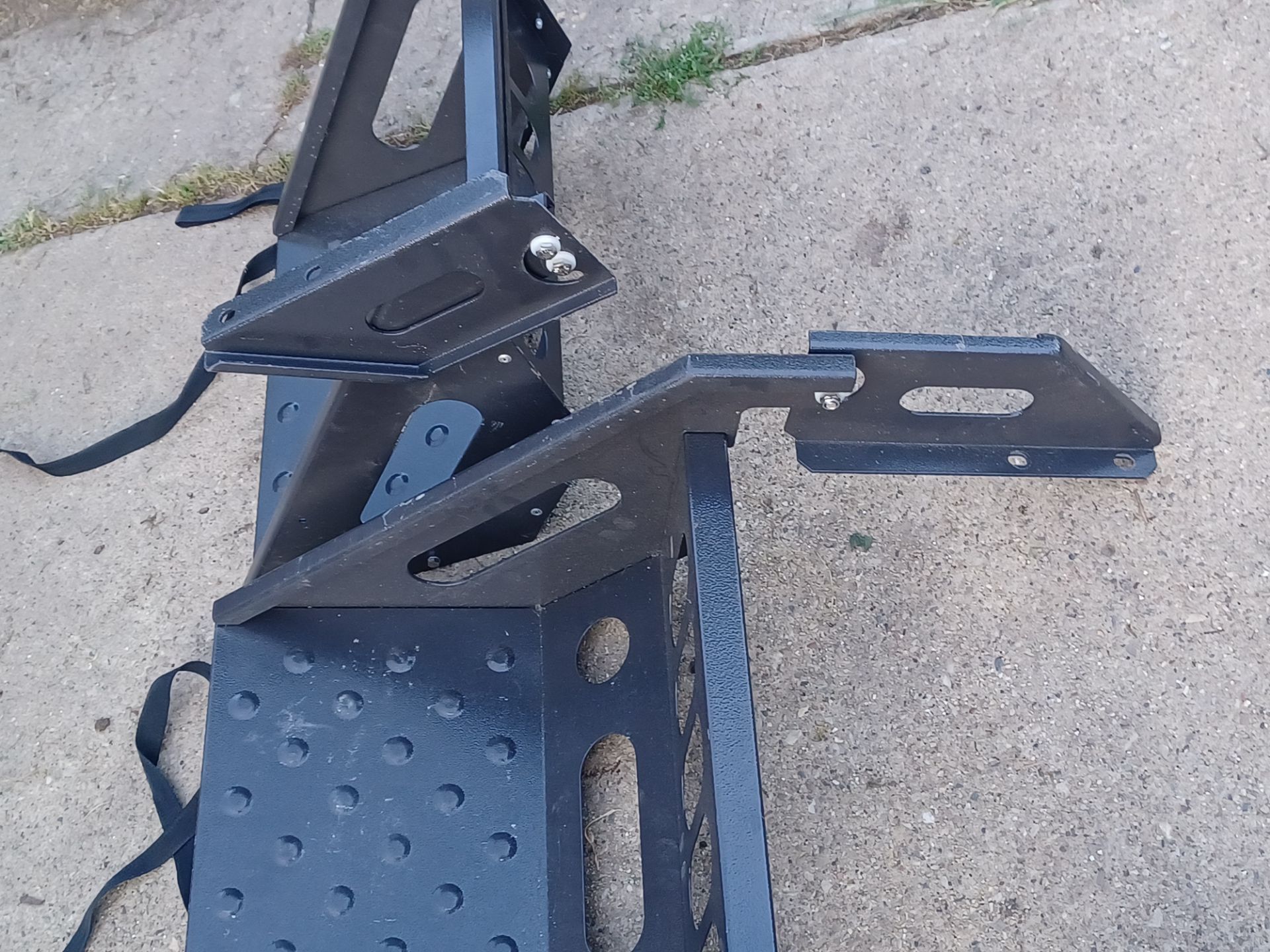 Lightly used trailer folding steps qty 2 conqueror uev-490 - photo 5