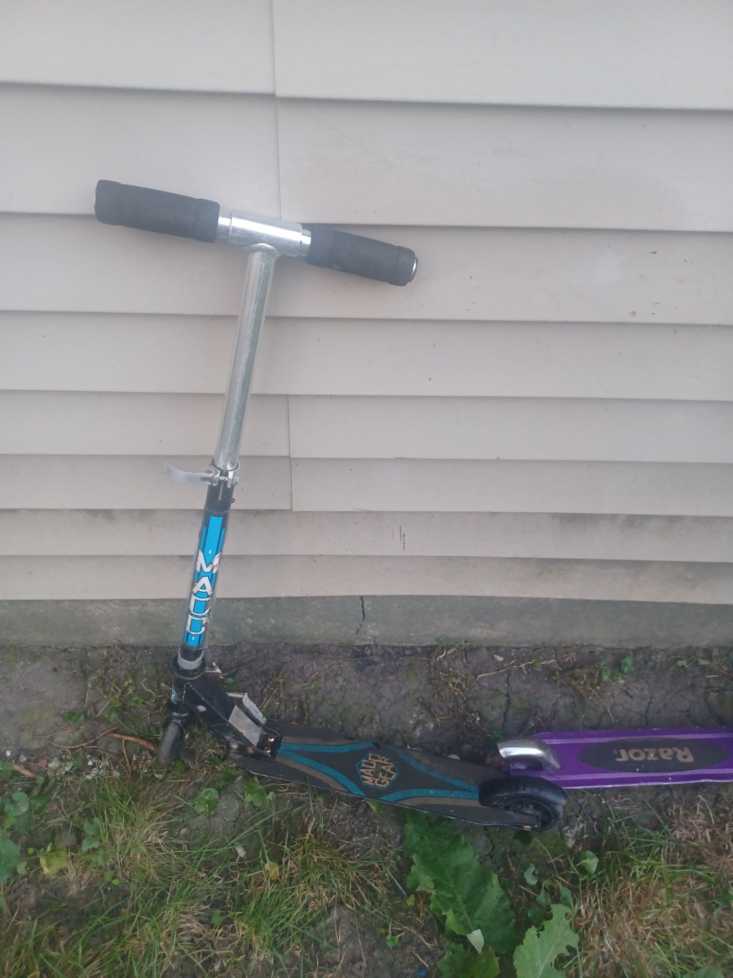 2 kids push scooters solid condition - photo 3