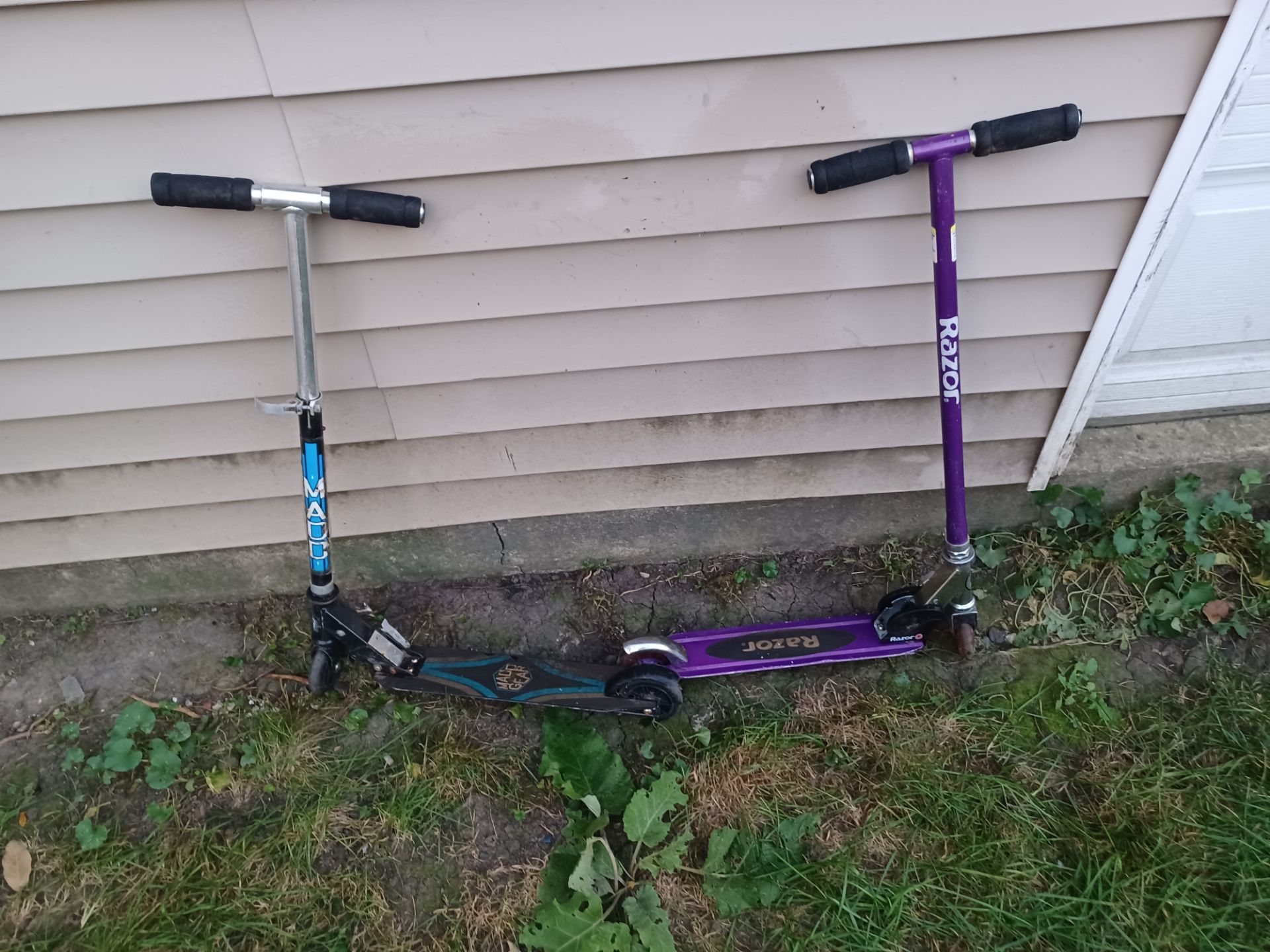 2 kids push scooters solid condition - photo 4
