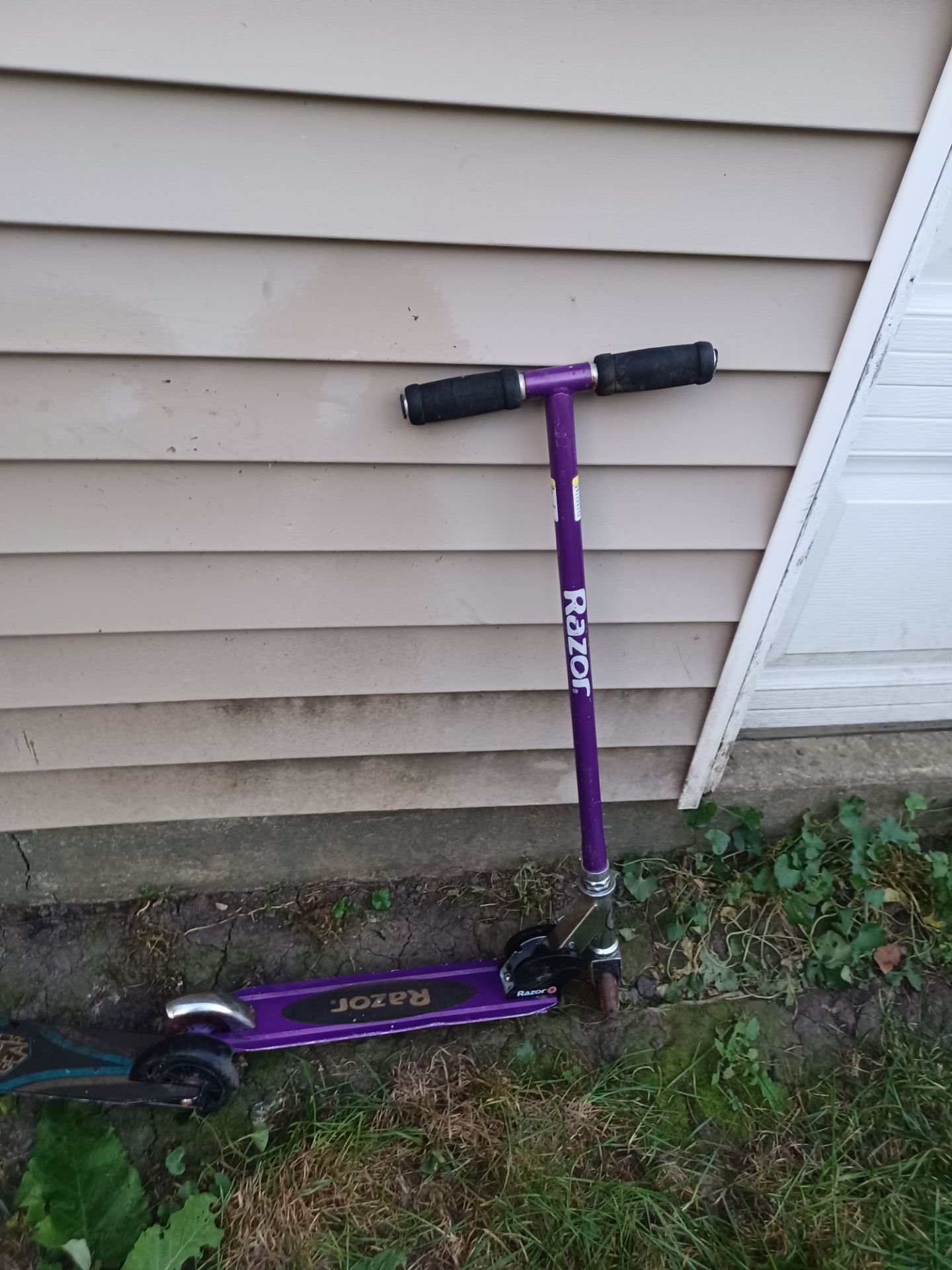 2 kids push scooters solid condition - photo 5